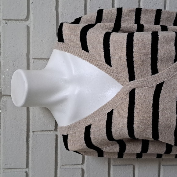 Belle Tan/Black Striped Criss Cross V-Neck Sweater. Size Large NWT - Picture 2 of 11